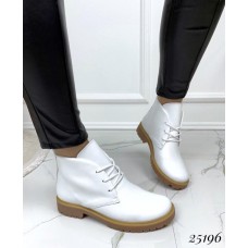 Короткие ботинки на шнурках