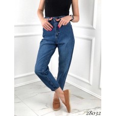Джинсы  Mom fit с завышенной талией сзади шов