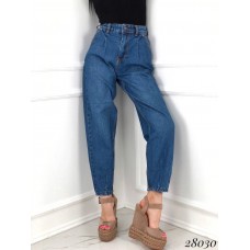 Джинсы  Mom fit с завышенной талией сверху с выточками