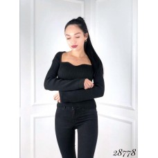 Кофточка в рубчик с глубоким декольте