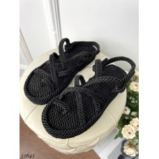 Босоножки через пальчик плетеные