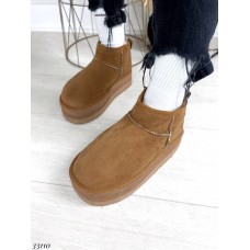 Короткие угги на высокой подошве
