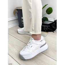 Кроссовки на высокой подошве