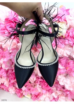 Босоножки на  шпильке с камнями и натуральными перьями.