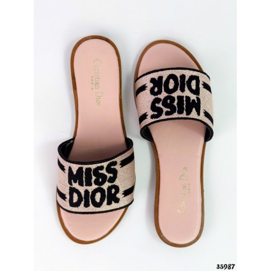 Шлепанцы в стиле Miss D**r