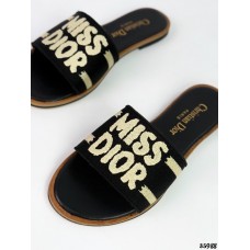 Шлепанцы в стиле Miss D**r