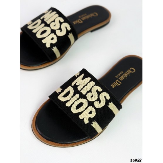 Шлепанцы в стиле Miss D**r