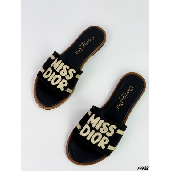 Шлепанцы в стиле Miss D**r