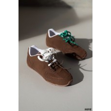 Трендовые кроссовки