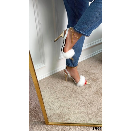 Пушистые босоножки