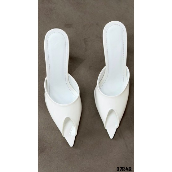 Мюли с деликатным вырезом