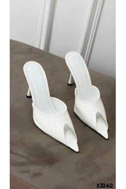 Мюли с деликатным вырезом