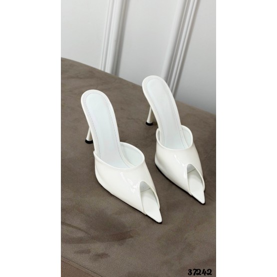 Мюли с деликатным вырезом