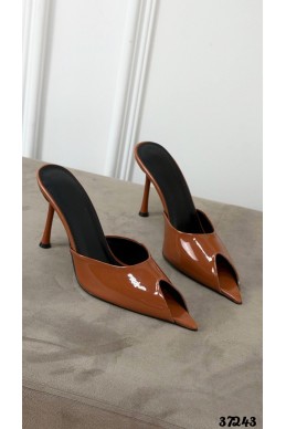 Мюли с деликатным вырезом